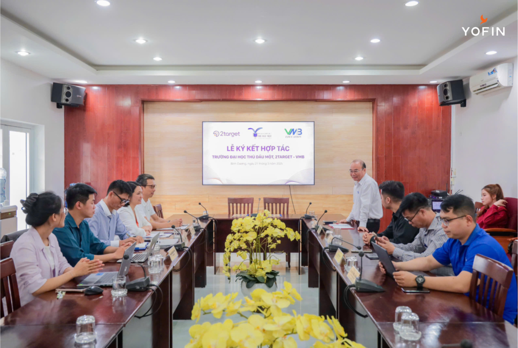 Lễ ký kết có sự tham gia của TS. Ngô Hồng Điệp – Phó Hiệu trưởng kiêm Viện trưởng Viện TTNS, cùng đại diện các phòng ban chức năng của nhà trường.