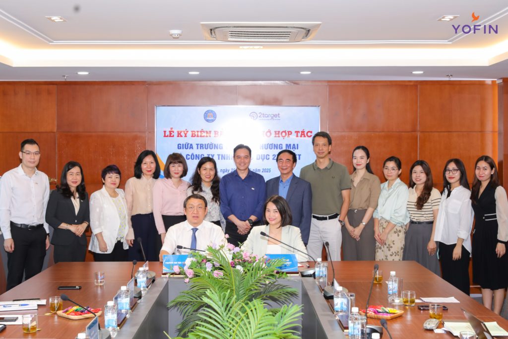 Dưới sự chứng kiến của lãnh đạo các đơn vị, PGS.TS Nguyễn Đức Nhuận – Phó Hiệu trưởng cùng bà Nguyễn Thuỳ Dương – Giám đốc Công ty TNHH Giáo dục 2Target đã thực hiện nghi thức ký kết bản ghi nhớ hợp tác MOU.