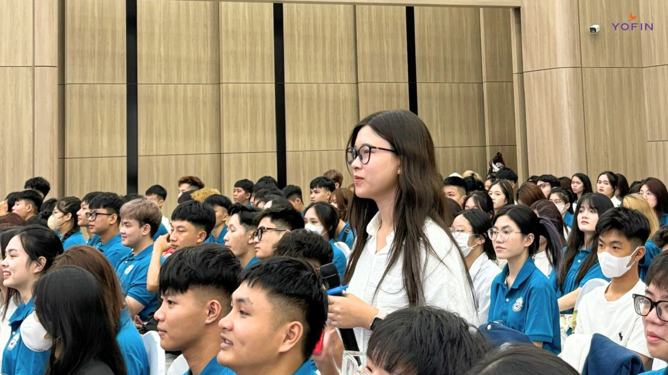 Sinh viên EAUT tích cực trao đổi với diễn giả